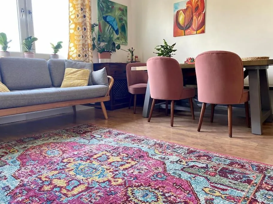 3 Bedroom Well Connected Family Home Free Parking Edinburgh