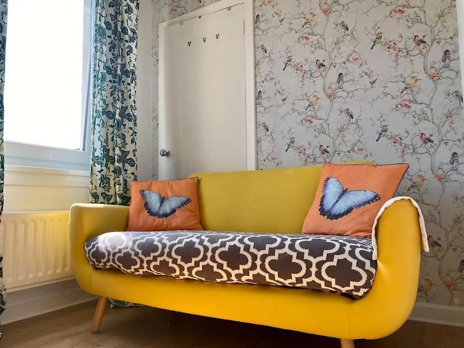 3 Bedroom Well Connected Family Home Free Parking Edinburgh 0*,